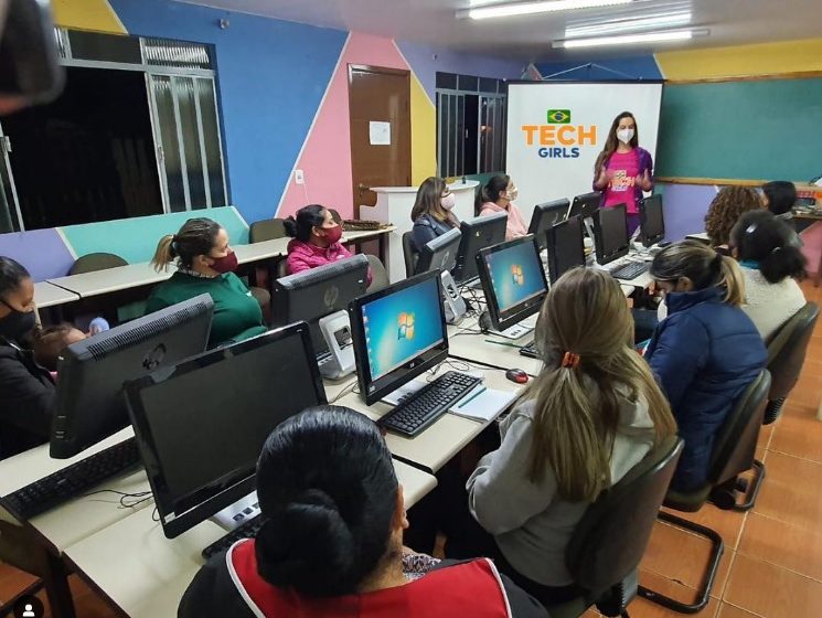  Escola oferece curso de tecnologia gratuito para mulheres