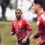 Fernandinho faz primeiro treino com o grupo no Athletico