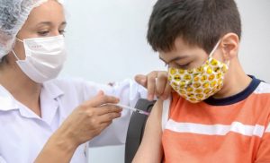 Crianças de 3 e 4 anos são vacinadas contra Covid-19
