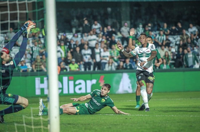  Coritiba vence e termina turno fora da zona de rebaixamento