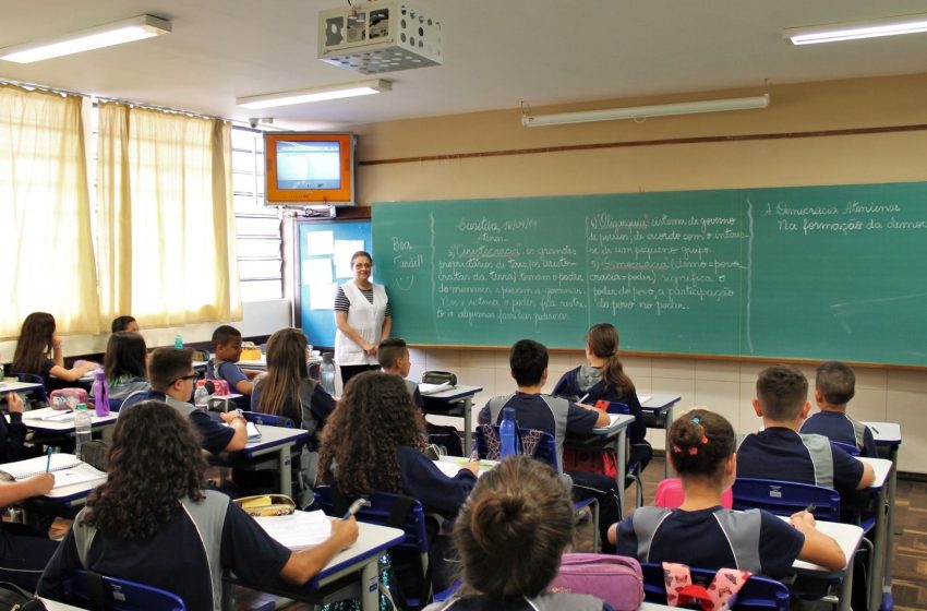  Espanhol passará a ser disciplina obrigatória em colégios estaduais