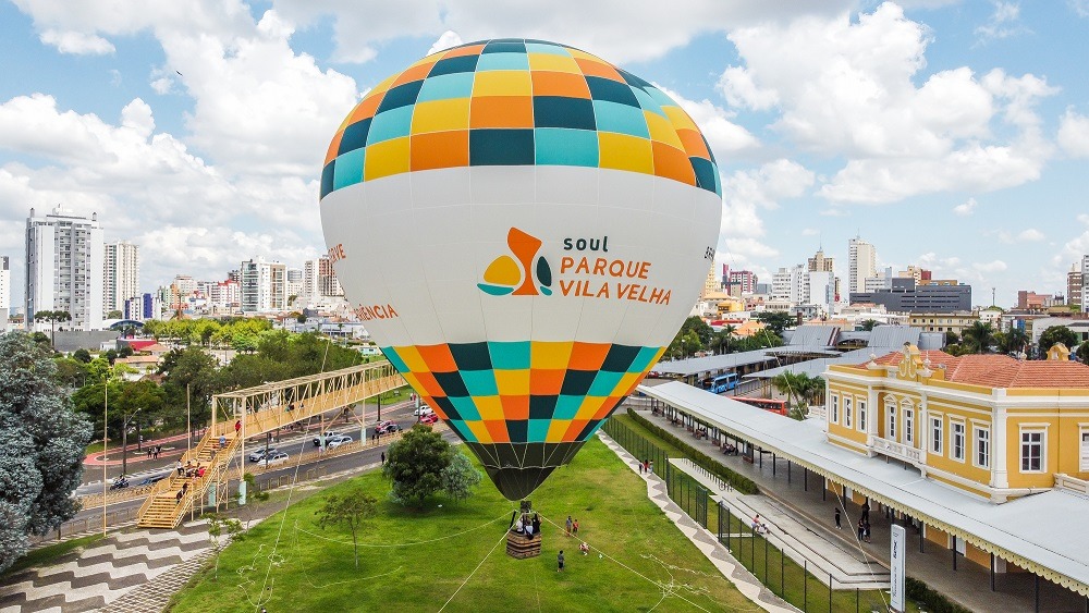 Parque Vila Velha promove voo de balão em Curitiba