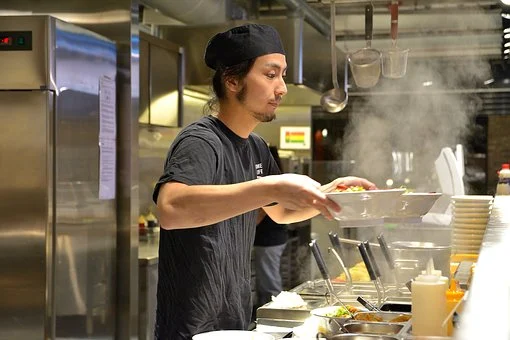  Com inflação em alta, restaurantes reclamam de prejuízos