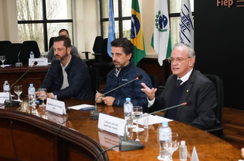  Ministro do Meio Ambiente visita empresas automobilísticas em Curitiba