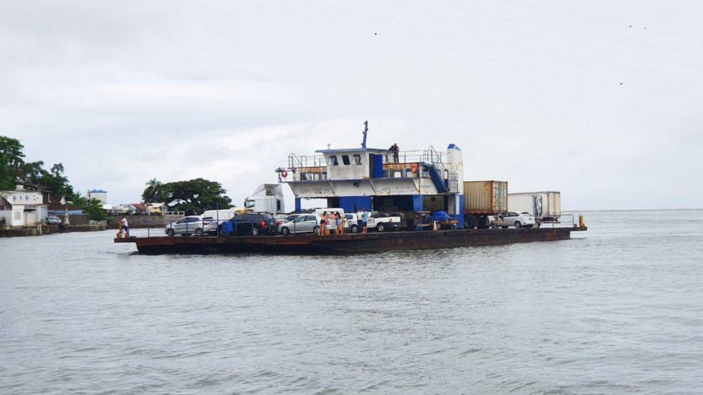 Ferry boat retoma operação com restrição na Baía de Guaratuba