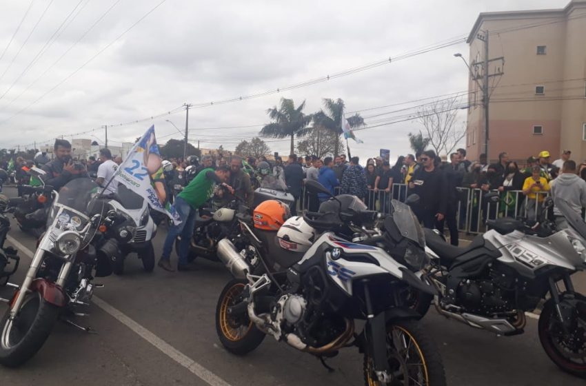  Bolsonaro reúne apoiadores em motociata no Centro de Curitiba