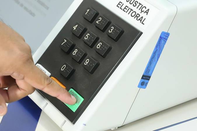  850 mil eleitores paranaenses têm direito ao voto facultativo