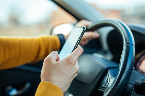  Celular ao volante resulta em 57% dos acidentes no país