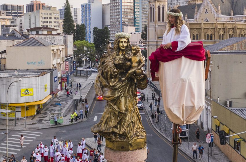  Missa e coroação marcam Dia da Padroeira em Curitiba