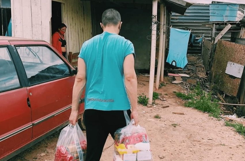  Famílias recebem cestas básicas em comunidade de Curitiba neste sábado