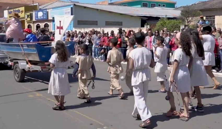 Cress-PR repudia desfile em que crianças foram trajadas como escravas