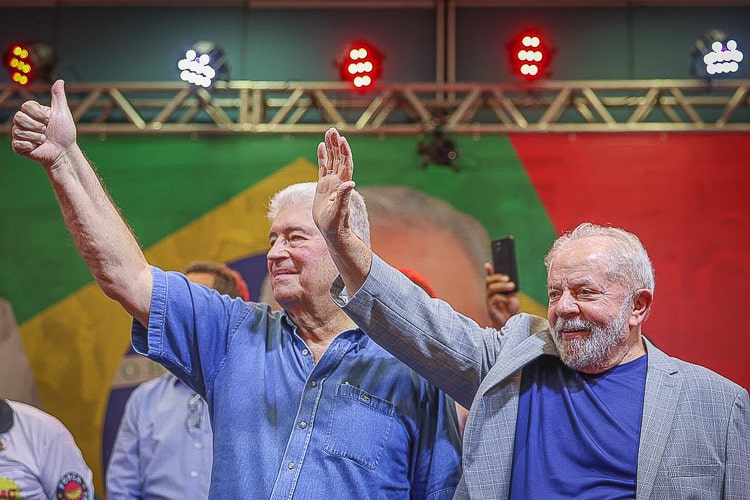  Lula realiza comício em Curitiba neste sábado