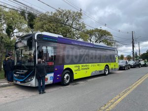 Primeiro ônibus 100% elétrico começa a ser testado em Curitiba