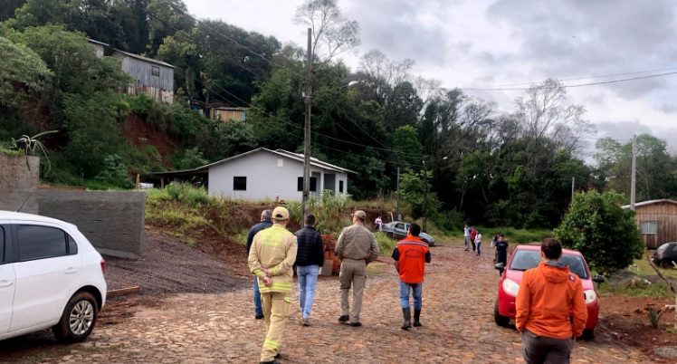  Famílias são retiradas de área de risco em Francisco Beltrão