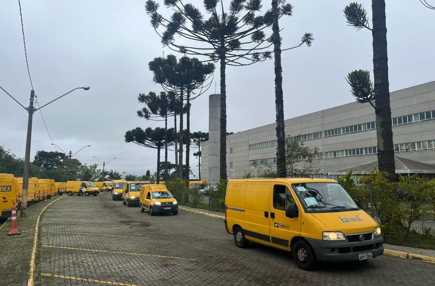  Urnas são distribuídas para os locais de votação no Paraná