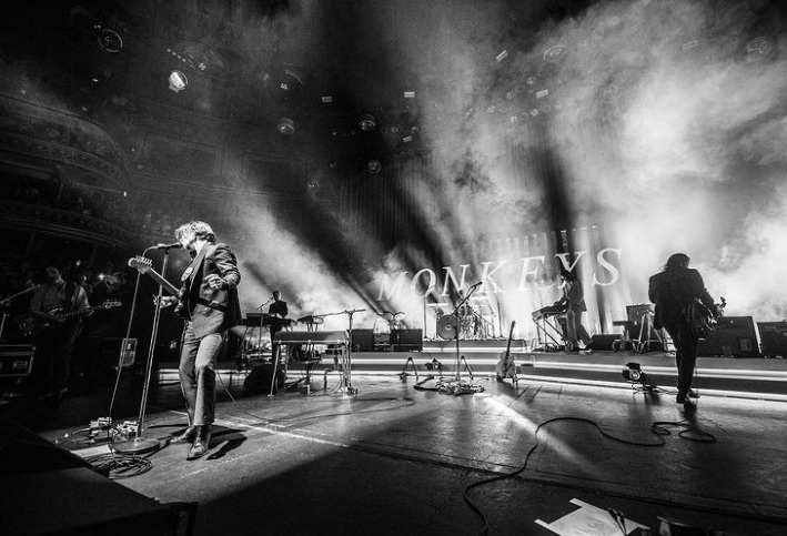  Arctic Monkeys abre novo setor para show de Curitiba