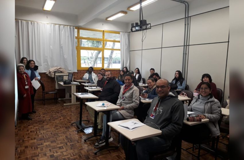  Universidade oferta aulas de Português para refugiados