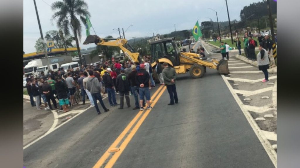 Paraná registra apenas dois pontos de bloqueios nas rodovias
