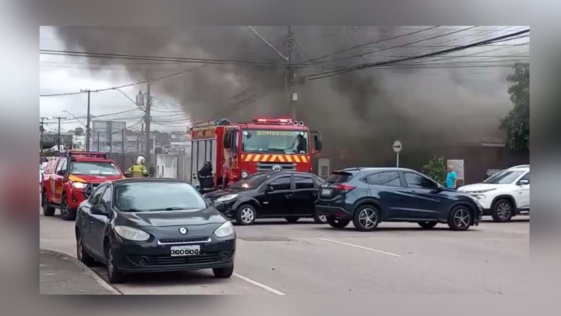 Incêndio atinge apartamento no bairro Boqueirão, em Curitiba - Bem