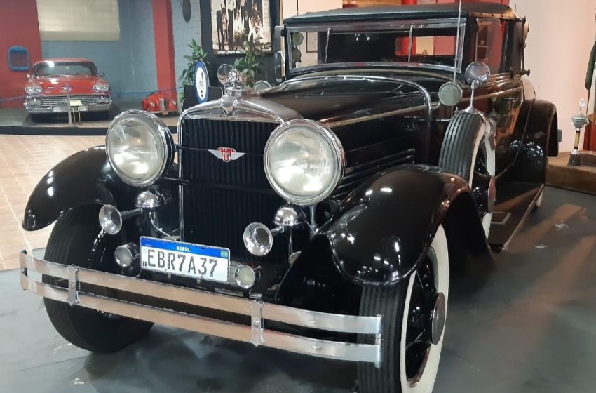Exposição reúne veículos antigos em Curitiba