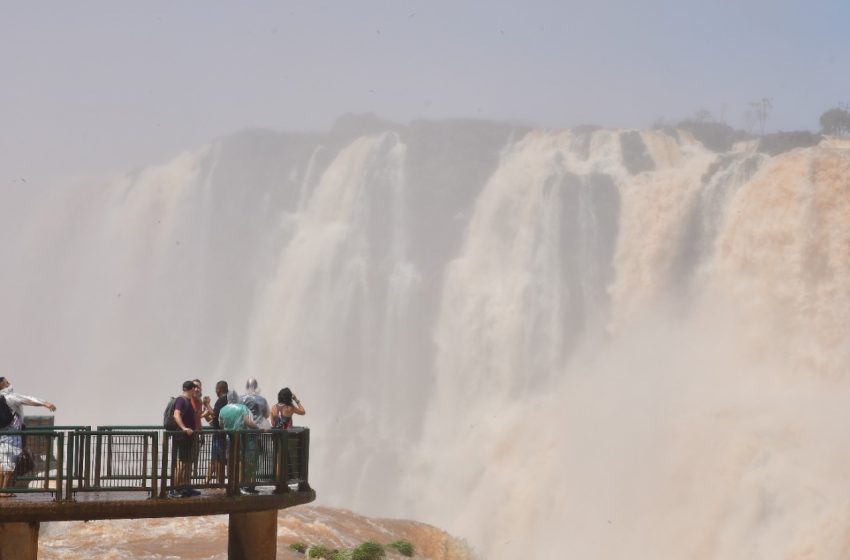  Turista desaparece após cair nas Cataratas do Iguaçu