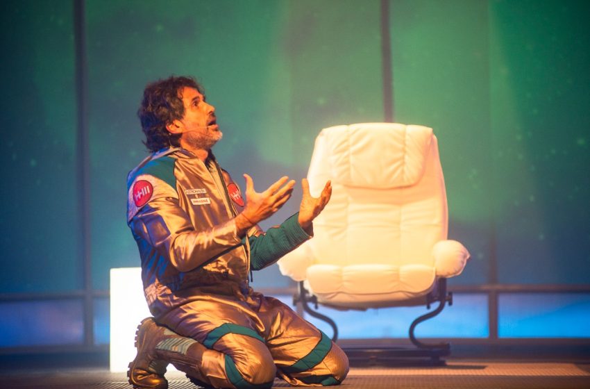  Eriberto Leão apresenta espetáculo “O Astronauta”, em Curitiba