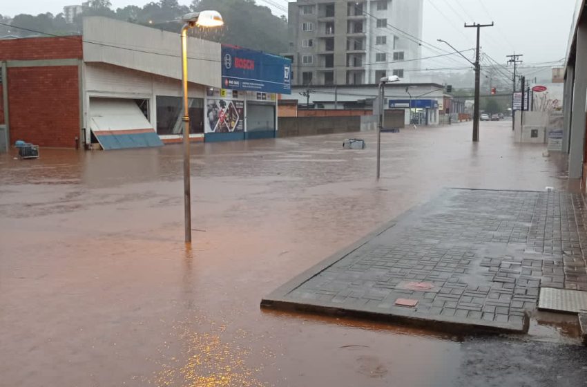 Chuvas atingem 23 cidades e mais de 4 mil paranaenses