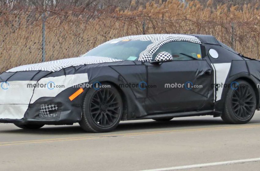 Ford revela o primeiro modelo de corrida do Mustang de nova