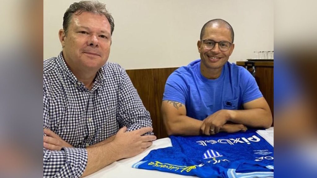 Alex, ídolo do Coritiba, é o novo treinador do Avaí