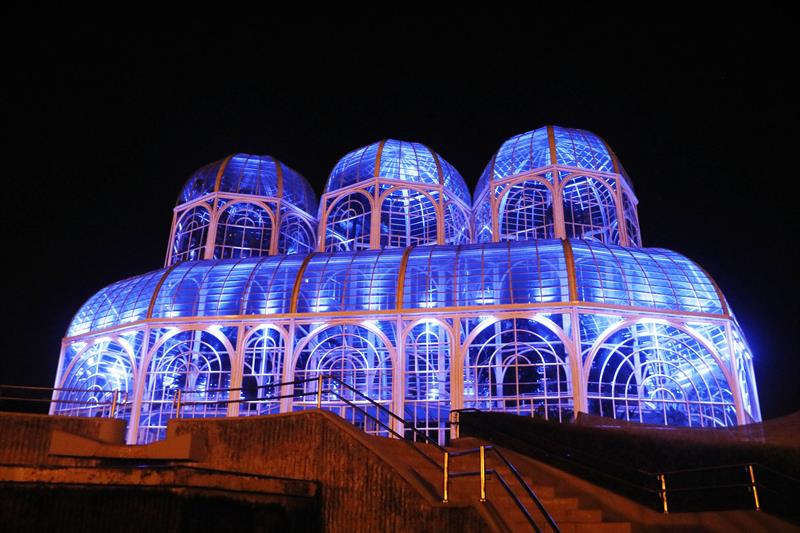  Curitiba terá 10 pontos iluminados no Novembro Azul