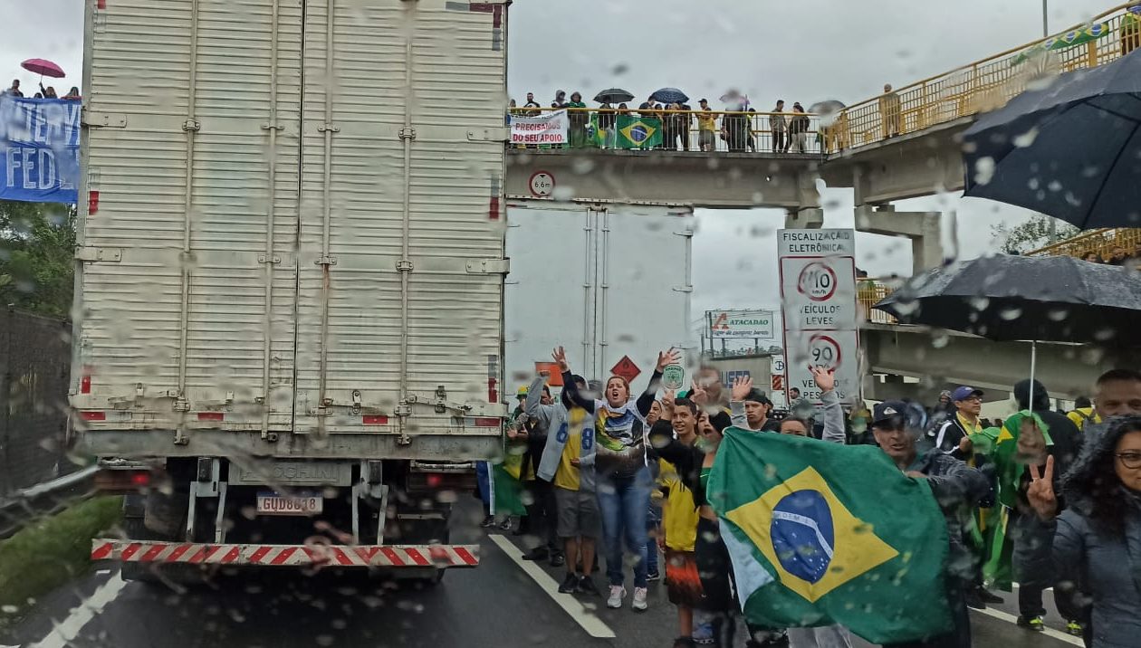 Rodovias No Paraná Voltam A Ser Bloqueadas Por Protestos