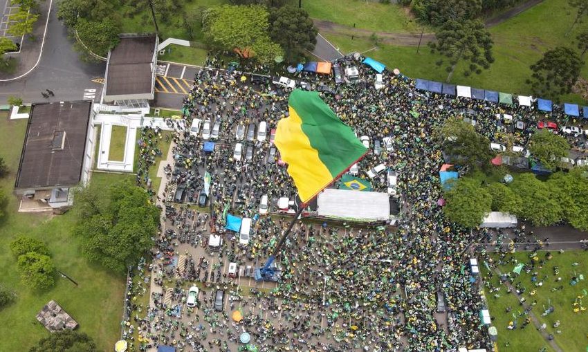  Protesto reúne 10 mil pessoas em Apucarana, diz Exército