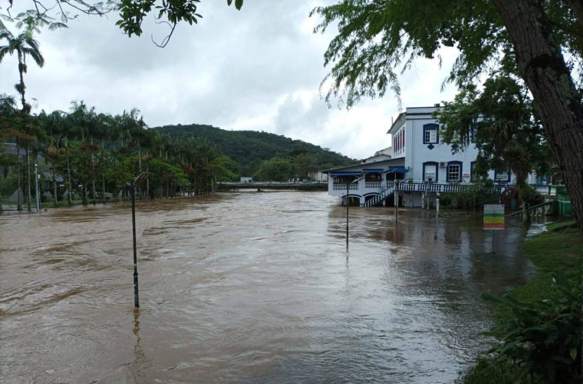  Fortes chuvas deixam 580 pessoas desabrigadas na RMC e litoral