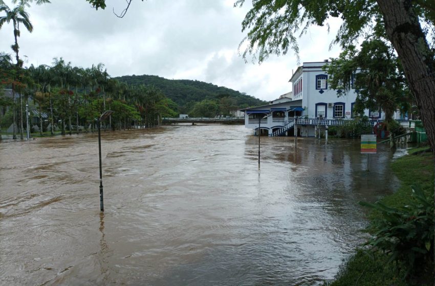 Chuvas afetam 1,2 mil pessoas no Litoral e RMC