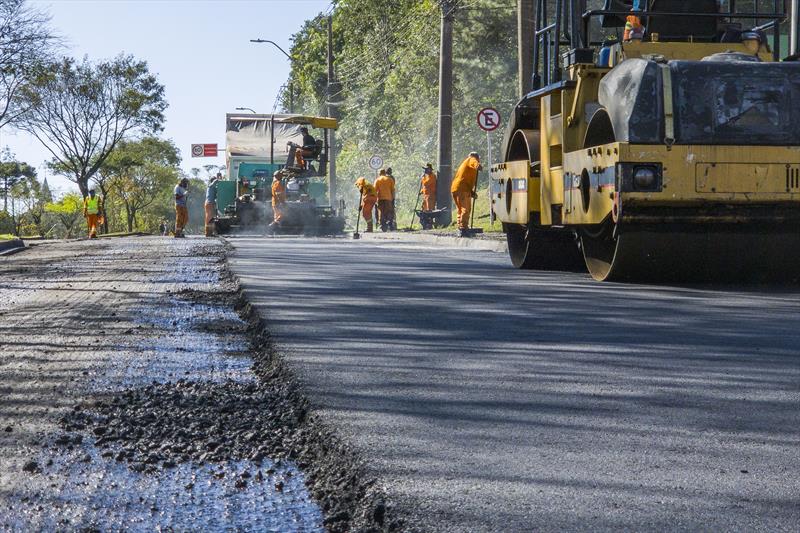 Ruas de Curitiba recebem obras de pavimentação