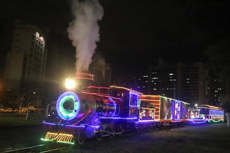  Maria Fumaça de Natal passa por bairros de Curitiba