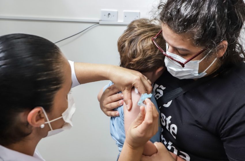  Sem doses, vacinação de novos bebês contra Covid é interrompida
