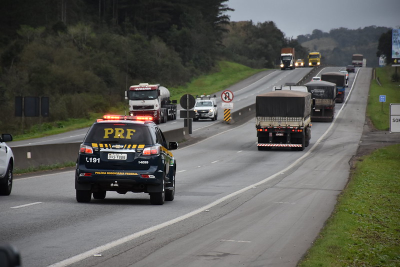  Congestionamento em direção ao litoral tem mais de 10km