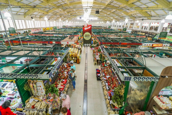  Natal: curitibanos recorrem ao Mercado Municipal para a ceia