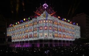Com 90 mil luzes, Palácio Avenida inaugura decoração de natal