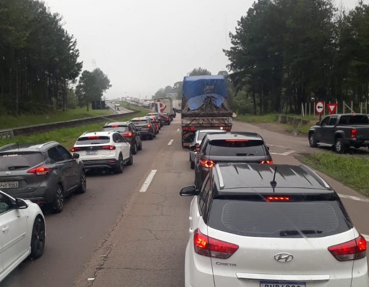  Motoristas enfrentam quase 50 km de filas até Santa Catarina