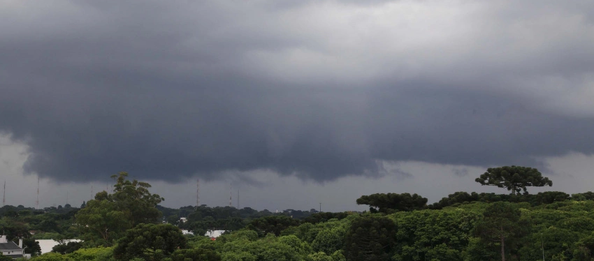  Terça-feira chuvosa em Curitiba e todo Paraná