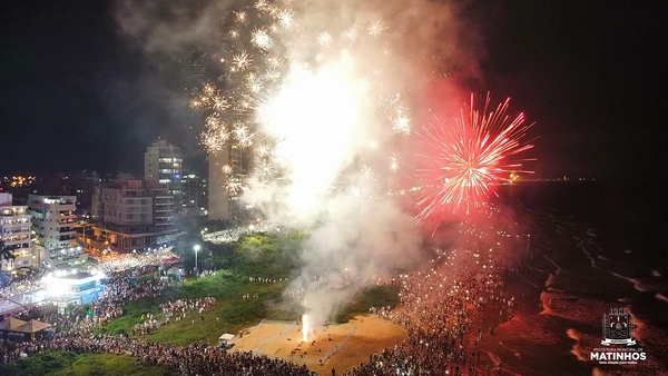  Milhares de pessoas vão acompanhar queima de fogos no litoral