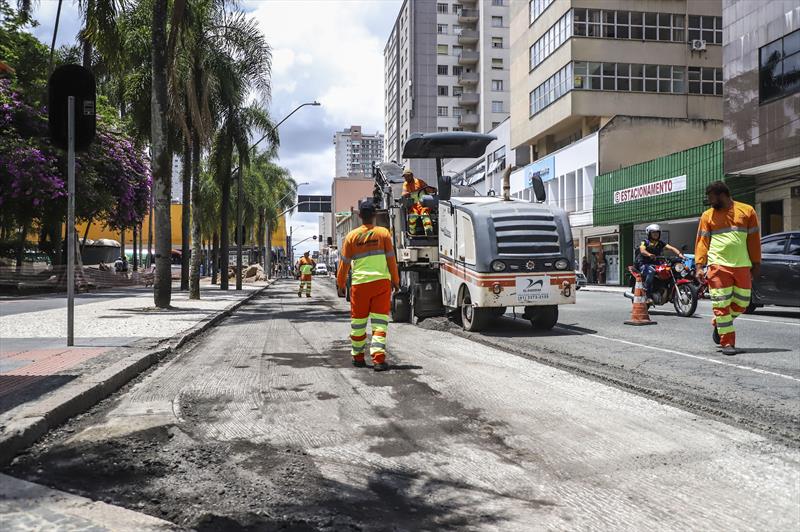  Marechal Floriano Peixoto recebe obras no asfalto