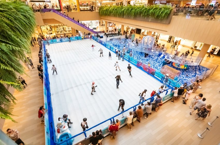  Pista de patinação no gelo é instalada em shopping curitibano