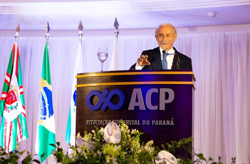 Toma posse a nova diretoria da Associação Comercial do Paraná
