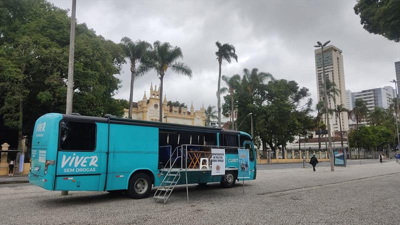  Ônibus Intervidas oferece atendimento à dependentes químicos em Curitiba  