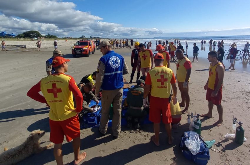 Homem é resgatado inconsciente após afogamento em Pontal do Paraná