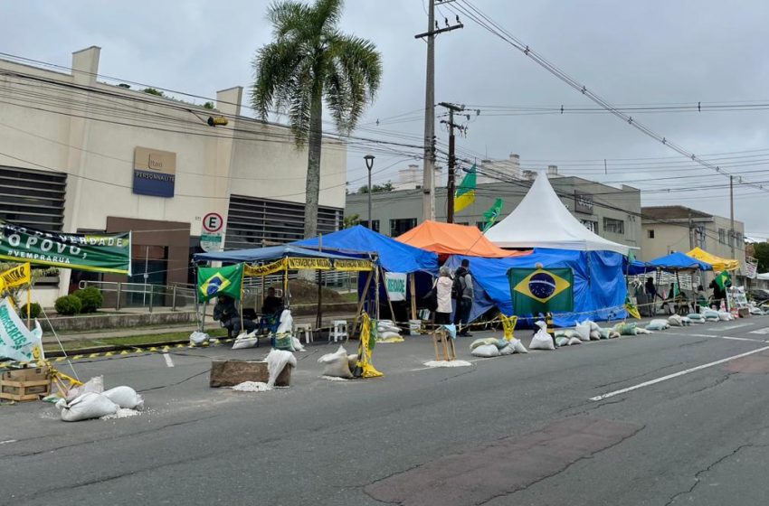  Apesar da decisão do STF, manifestantes seguem nos quartéis