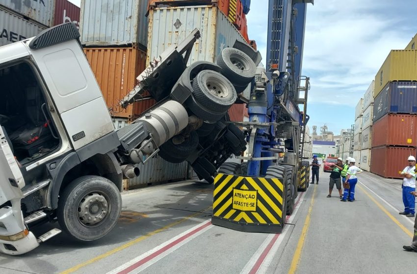  Acidente no terminal de contêineres de Paranaguá